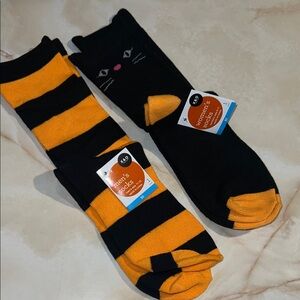 NWT  2pc Men’s & Women black and orange Halloween sock set